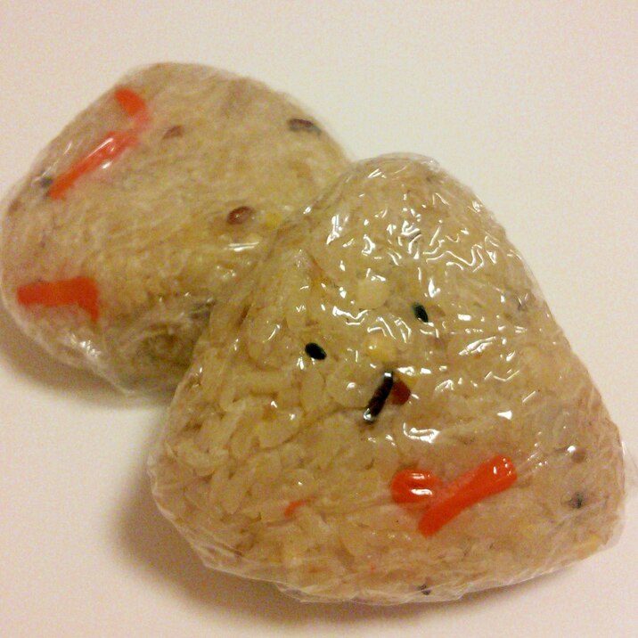 三十雑穀 ツナの旨味たっぷり 炊き込みご飯おにぎり レシピ 作り方 By みずたまsweet 楽天レシピ